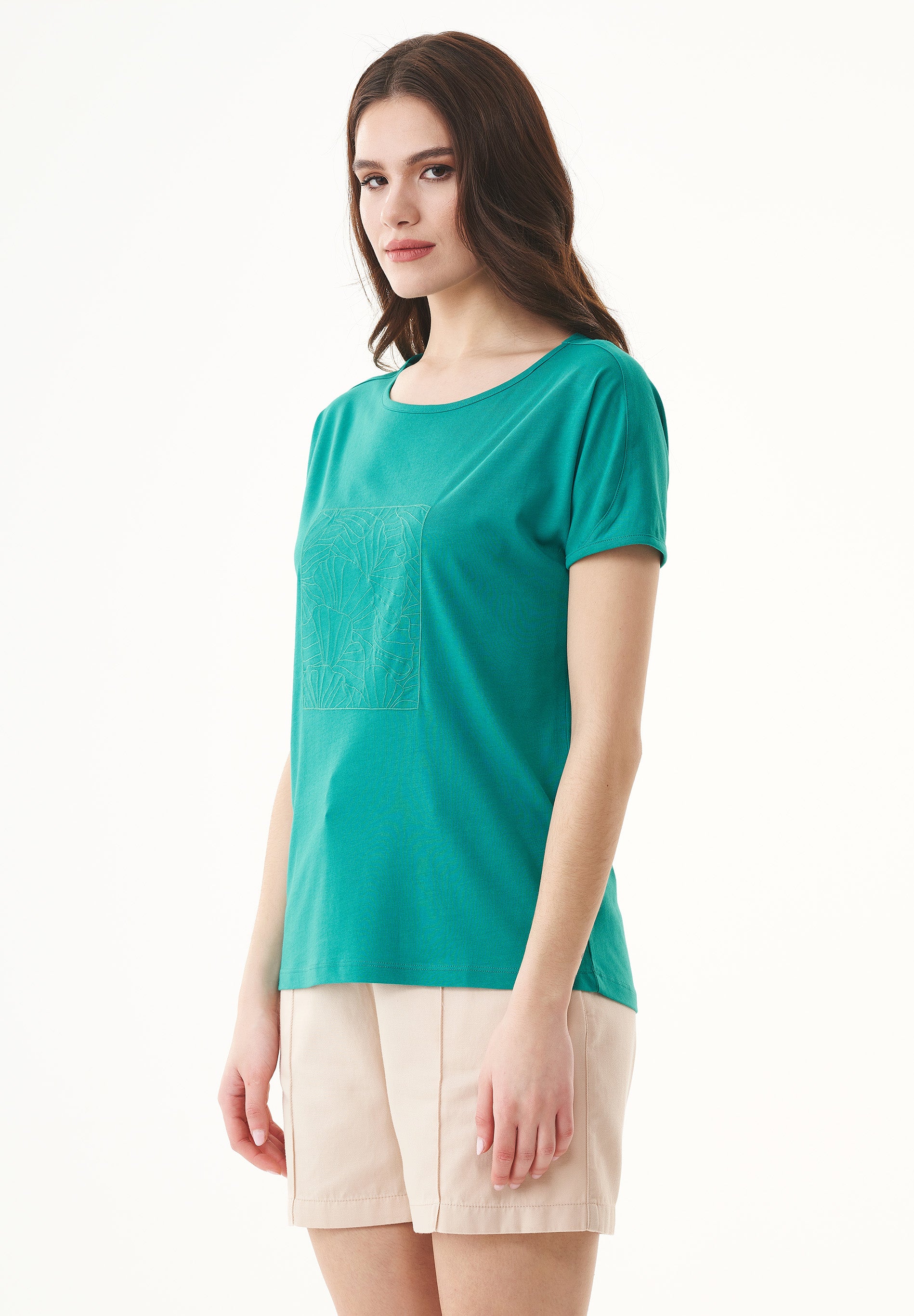 T-Shirt aus TENCEL™ Modal und Bio-Baumwolle mit Stickerei