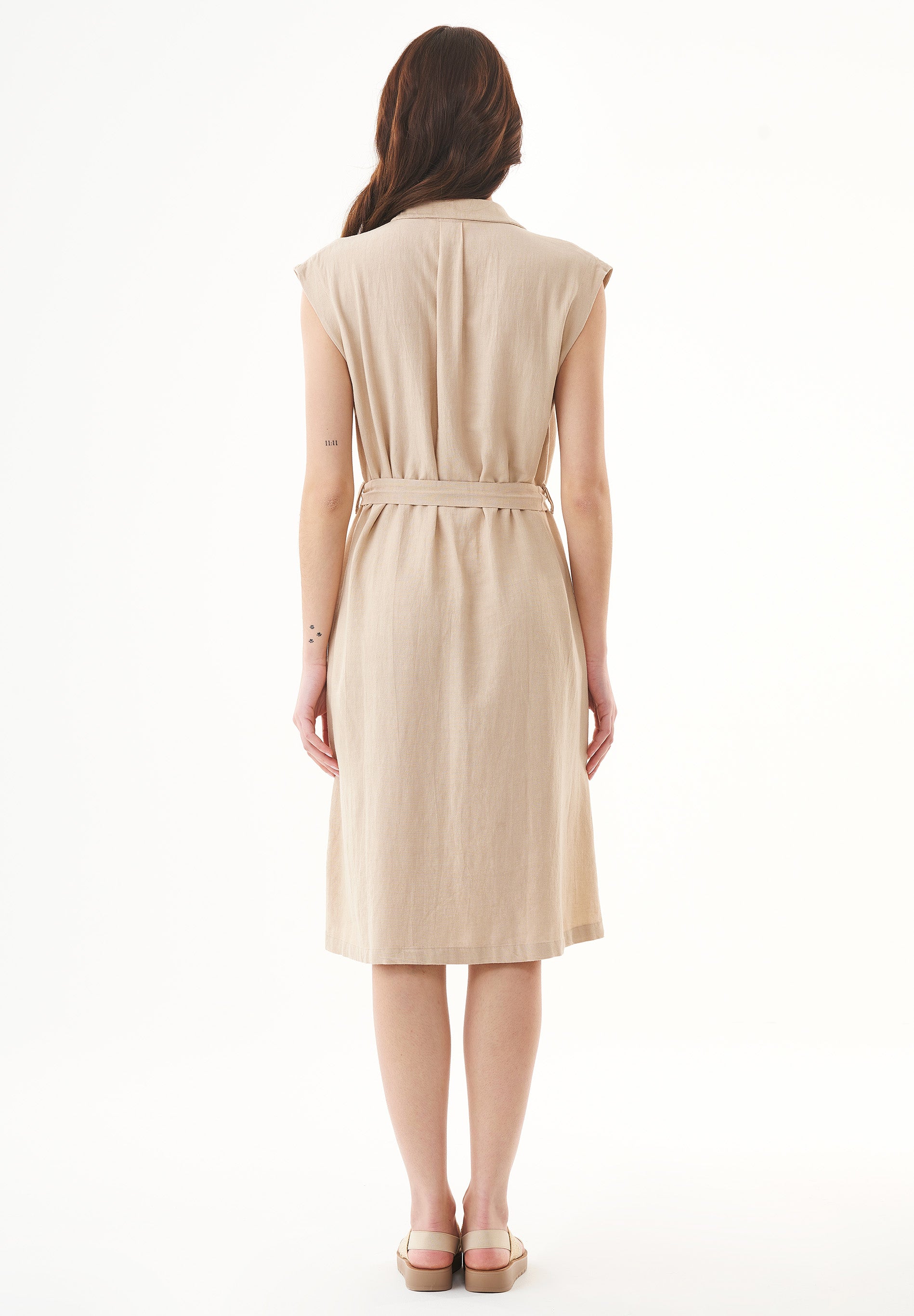 Kleid aus LENZING™ ECOVERO™ und Leinen