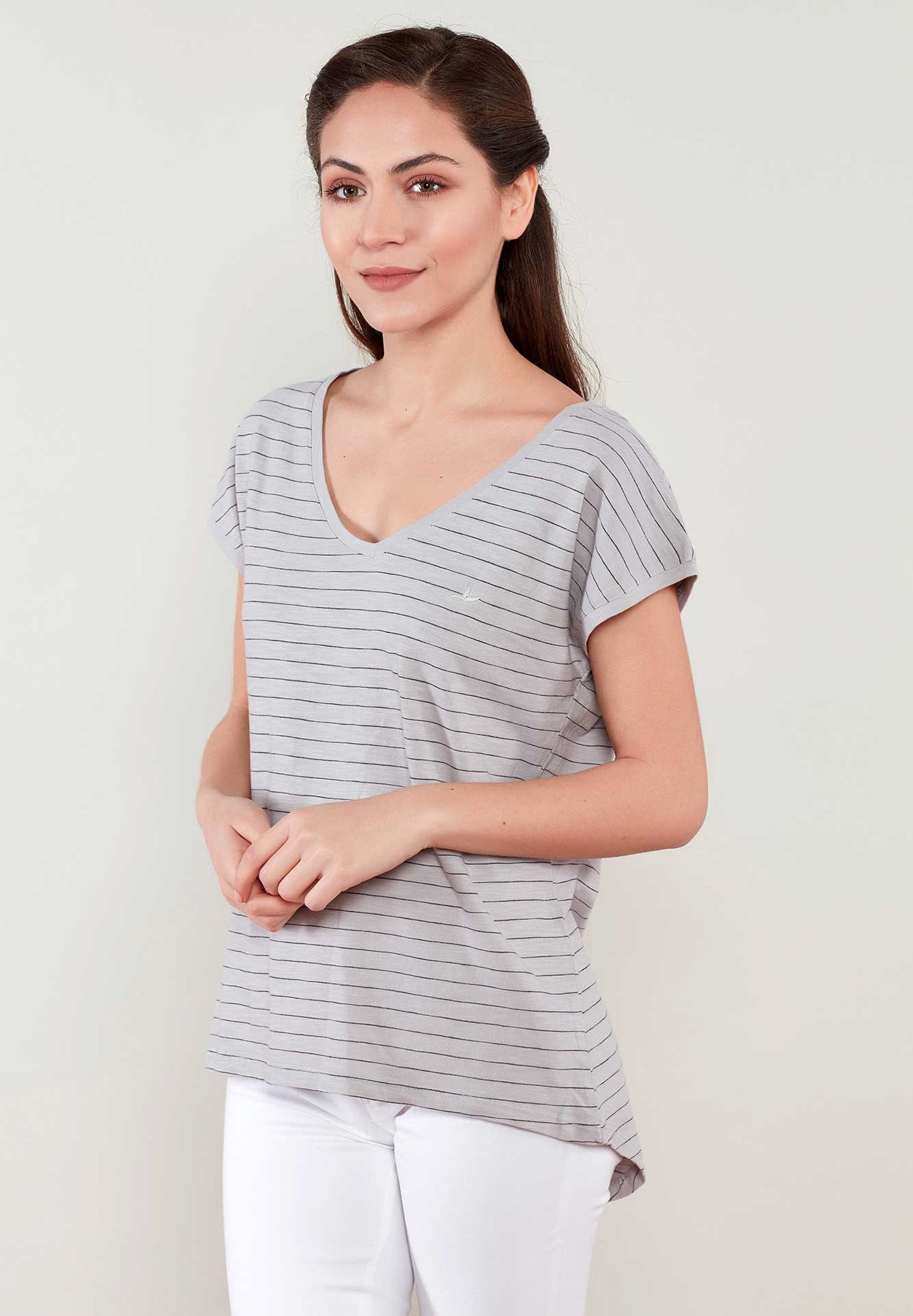 Gestreiftes T-Shirt aus Bio-Baumwolle mit längerem Rückenteil