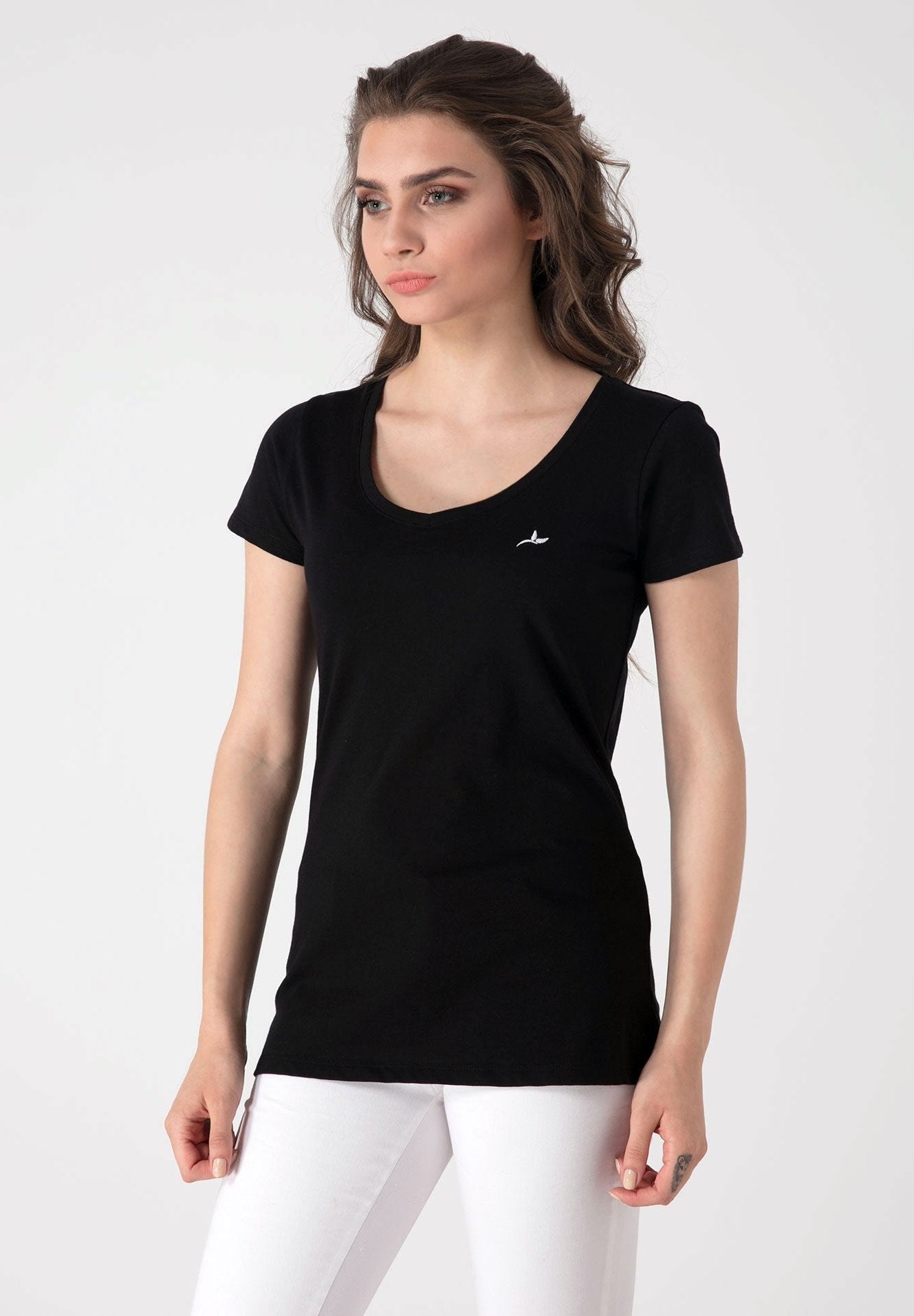 Basic T-Shirt aus Bio-Baumwolle mit V-Ausschnitt