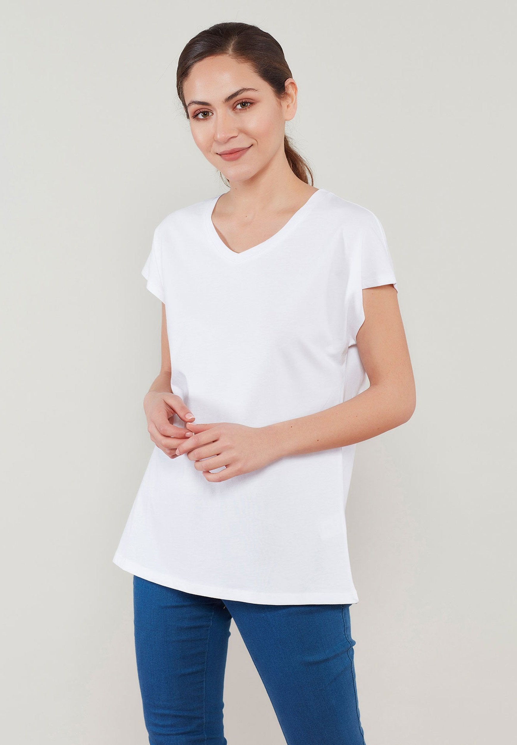 Basic T-Shirt aus Bio-Baumwolle mit V-Ausschnitt