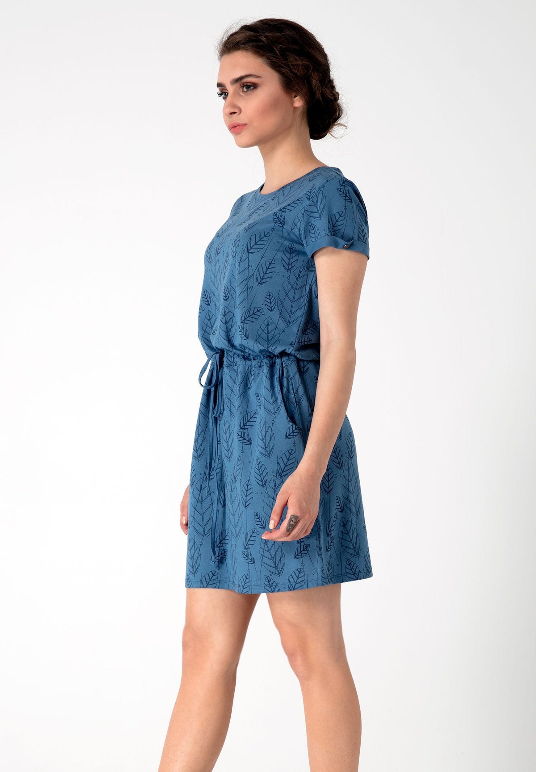Allover Print Kleid aus TENCEL™ Lyocell und Bio-Baumwolle mit seitlichen Eingrifftaschen