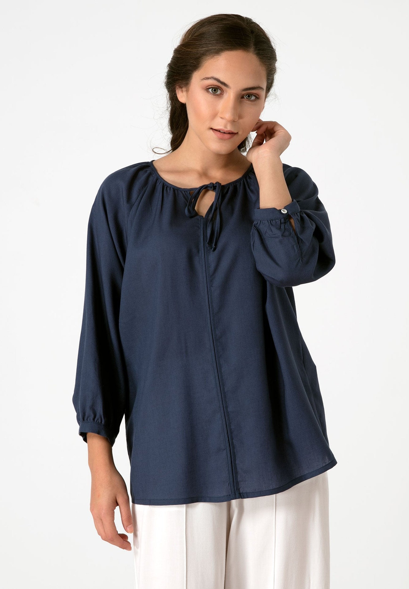Bluse aus TENCEL™ Lyocell mit Bindeband am Ausschnitt