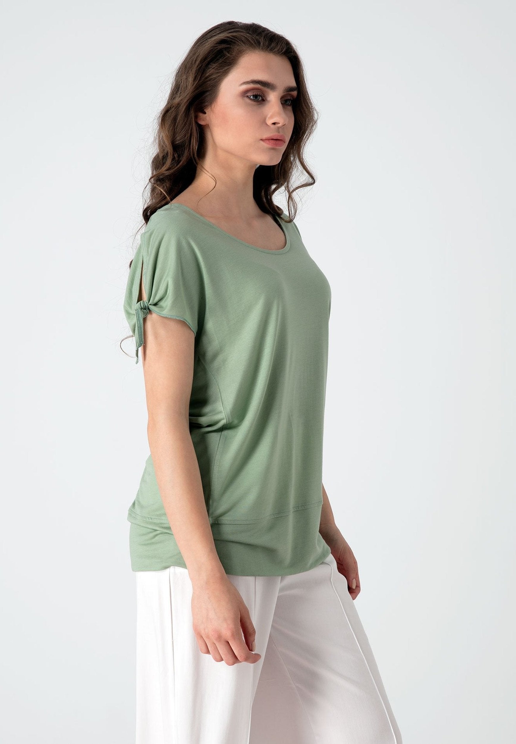 Damen Shirt aus TENCEL™ Lyocell mit Knoten-Detail am Ärmel WOR5310 Mineral Green