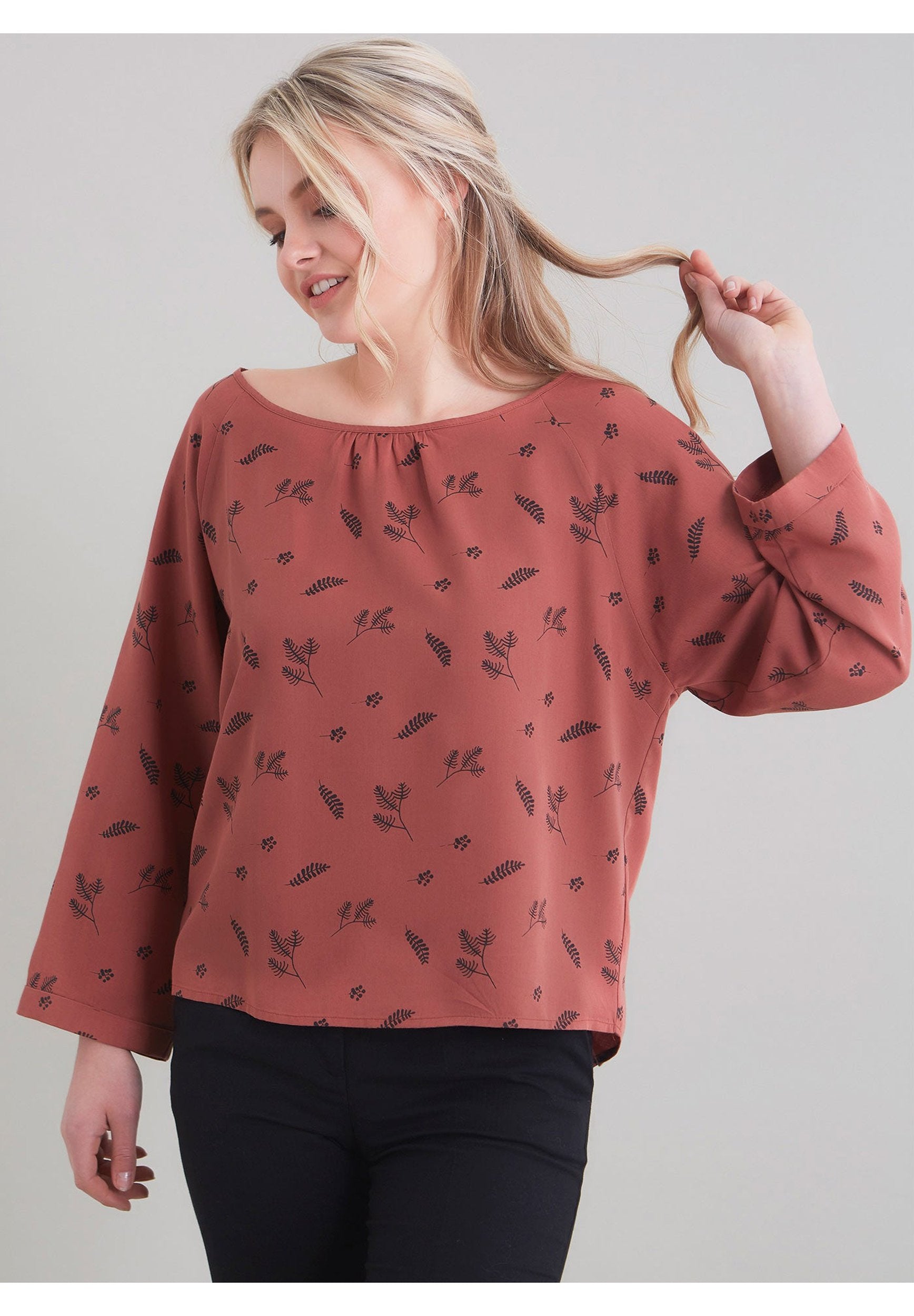 TENCEL™ Lyocell Blusenshirt mit schlichtem Blatt Motiv