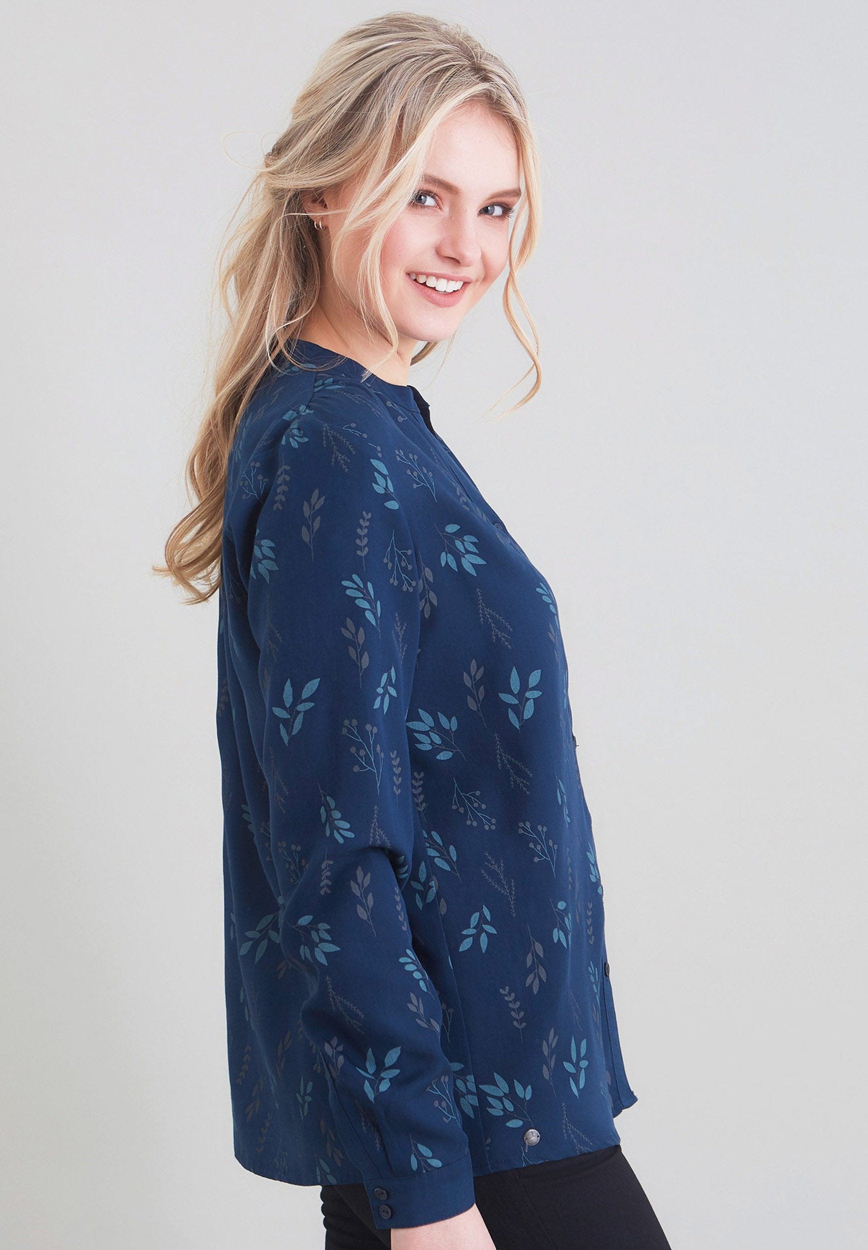 TENCEL™ Lyocell Hemdbluse mit Blattmotiv bedruckt