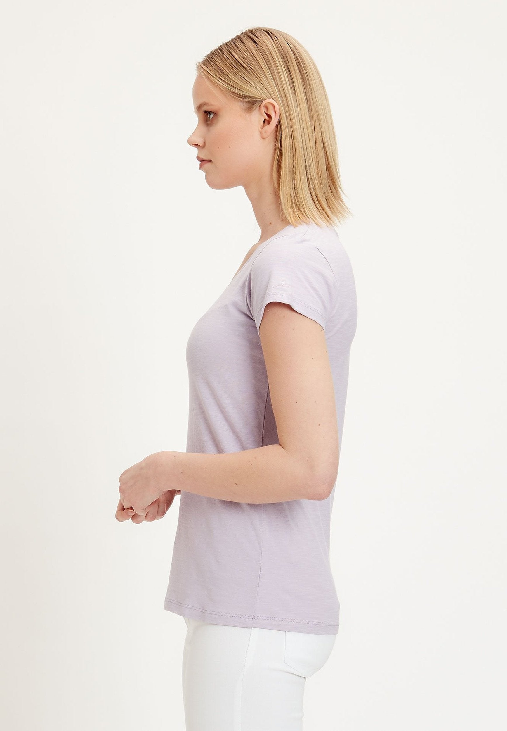 Basic T-Shirt aus Bio-Baumwolle mit V-Ausschnitt