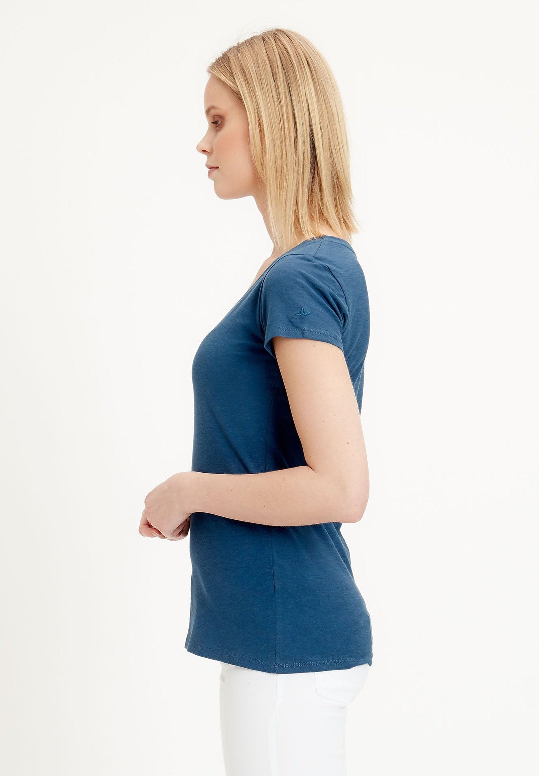 Basic T-Shirt aus Bio-Baumwolle mit V-Ausschnitt