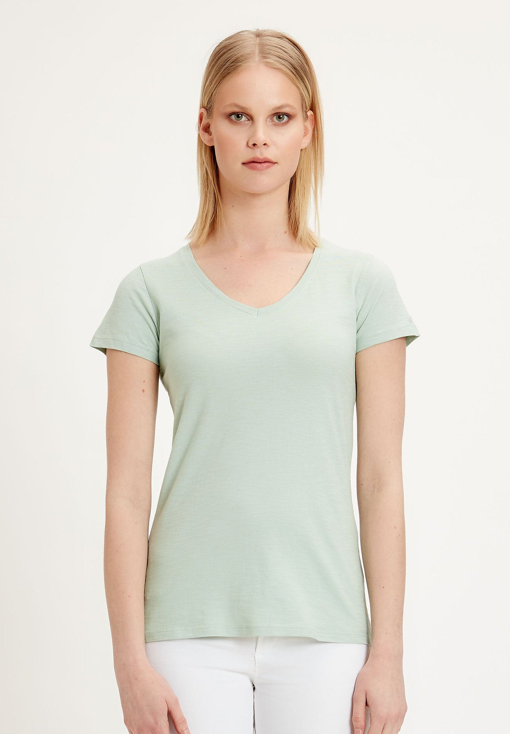 Basic T-Shirt aus Bio-Baumwolle mit V-Ausschnitt