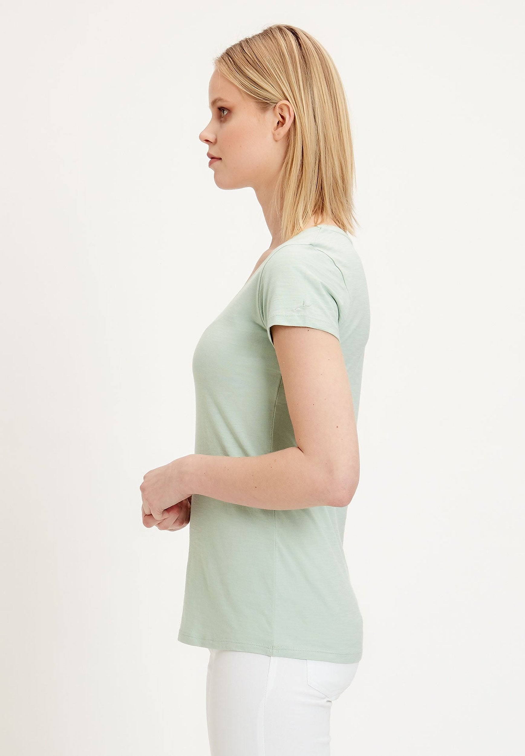 Basic T-Shirt aus Bio-Baumwolle mit V-Ausschnitt