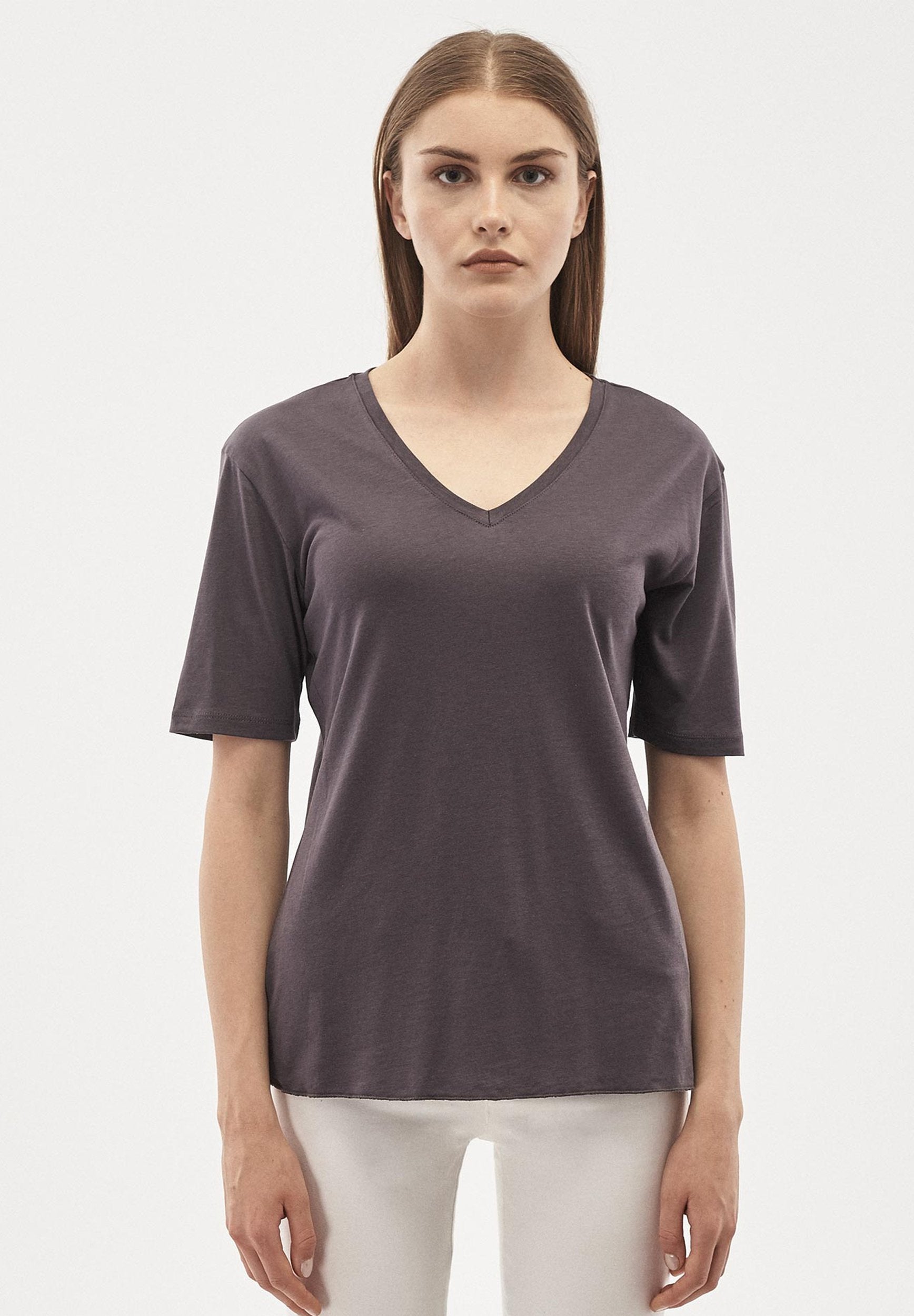 T-Shirt aus TENCEL™ Lyocell-Mix mit V-Ausschnitt