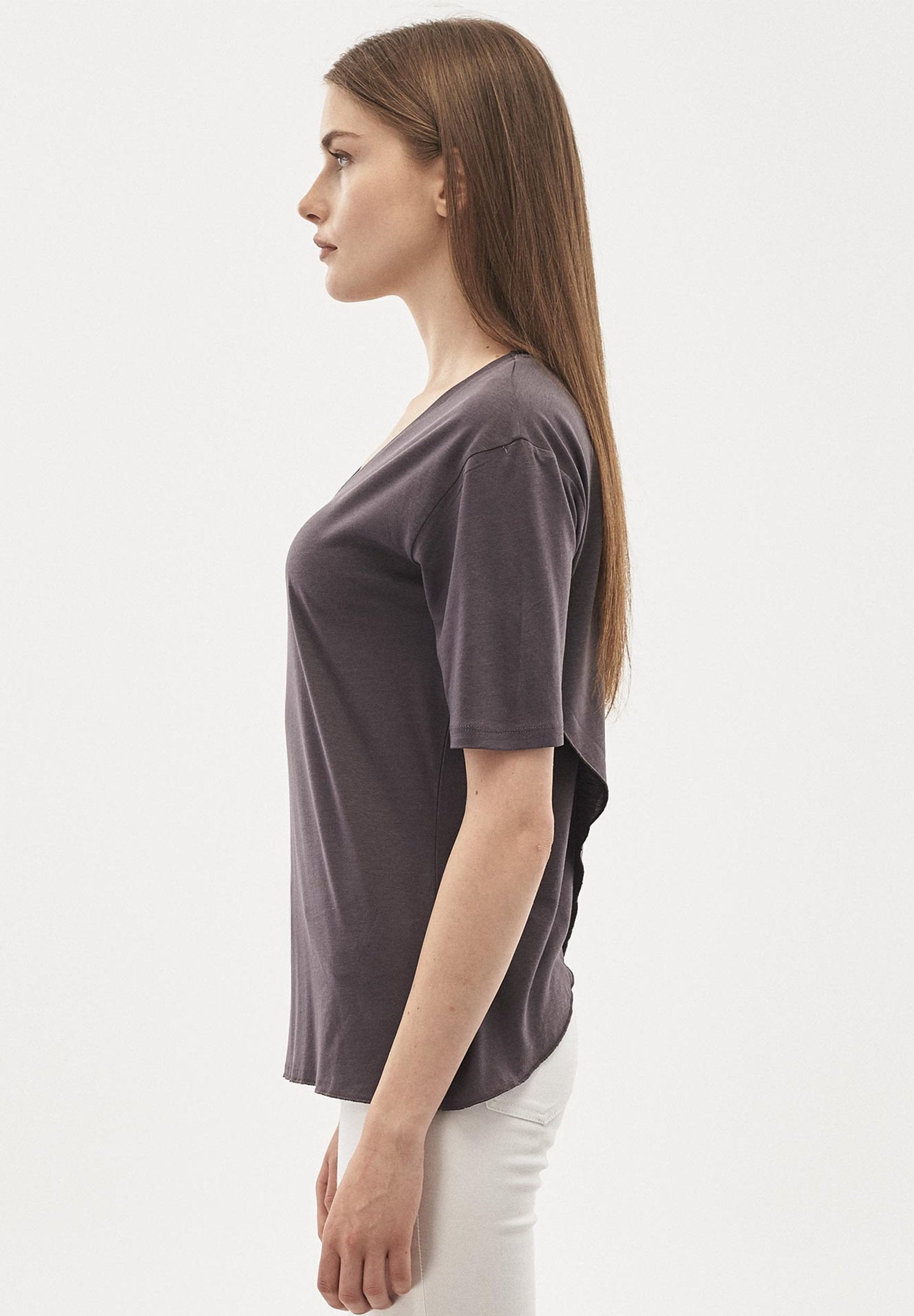 T-Shirt aus TENCEL™ Lyocell-Mix mit V-Ausschnitt
