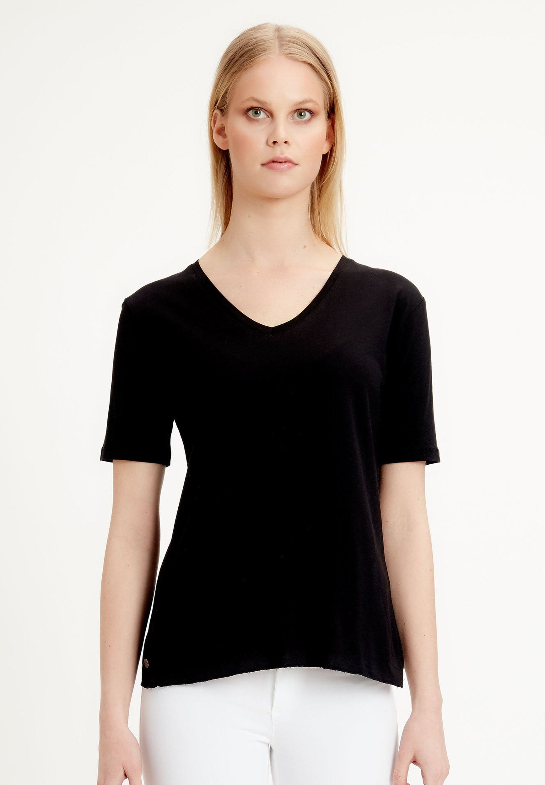 T-Shirt aus TENCEL™ Lyocell-Mix mit V-Ausschnitt