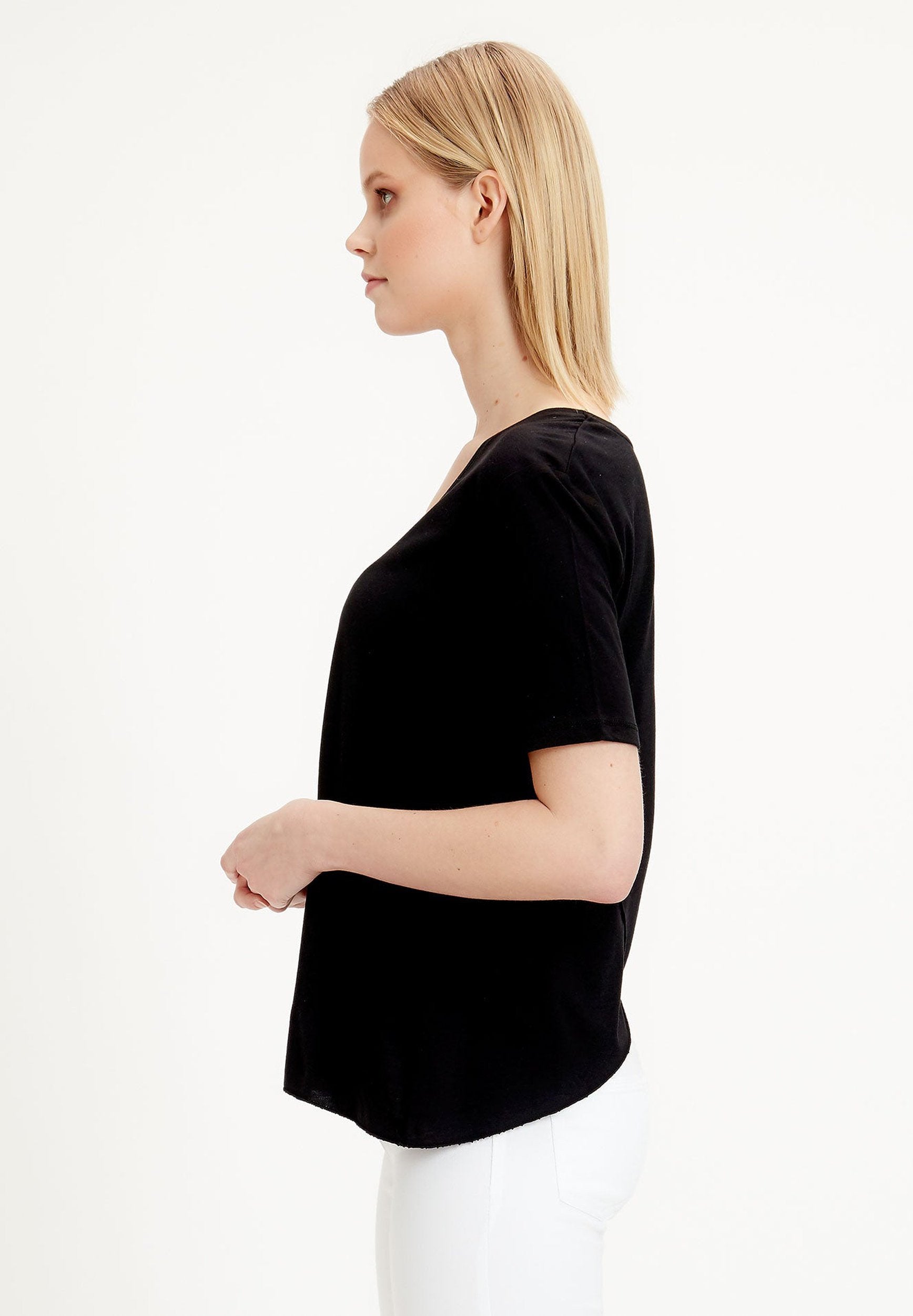 T-Shirt aus TENCEL™ Lyocell-Mix mit V-Ausschnitt