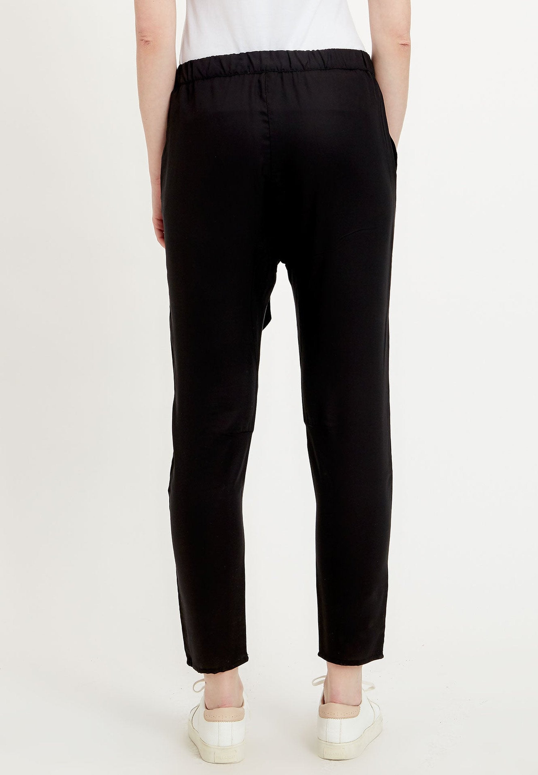 Hose aus TENCEL™ Lyocell mit Gürtel