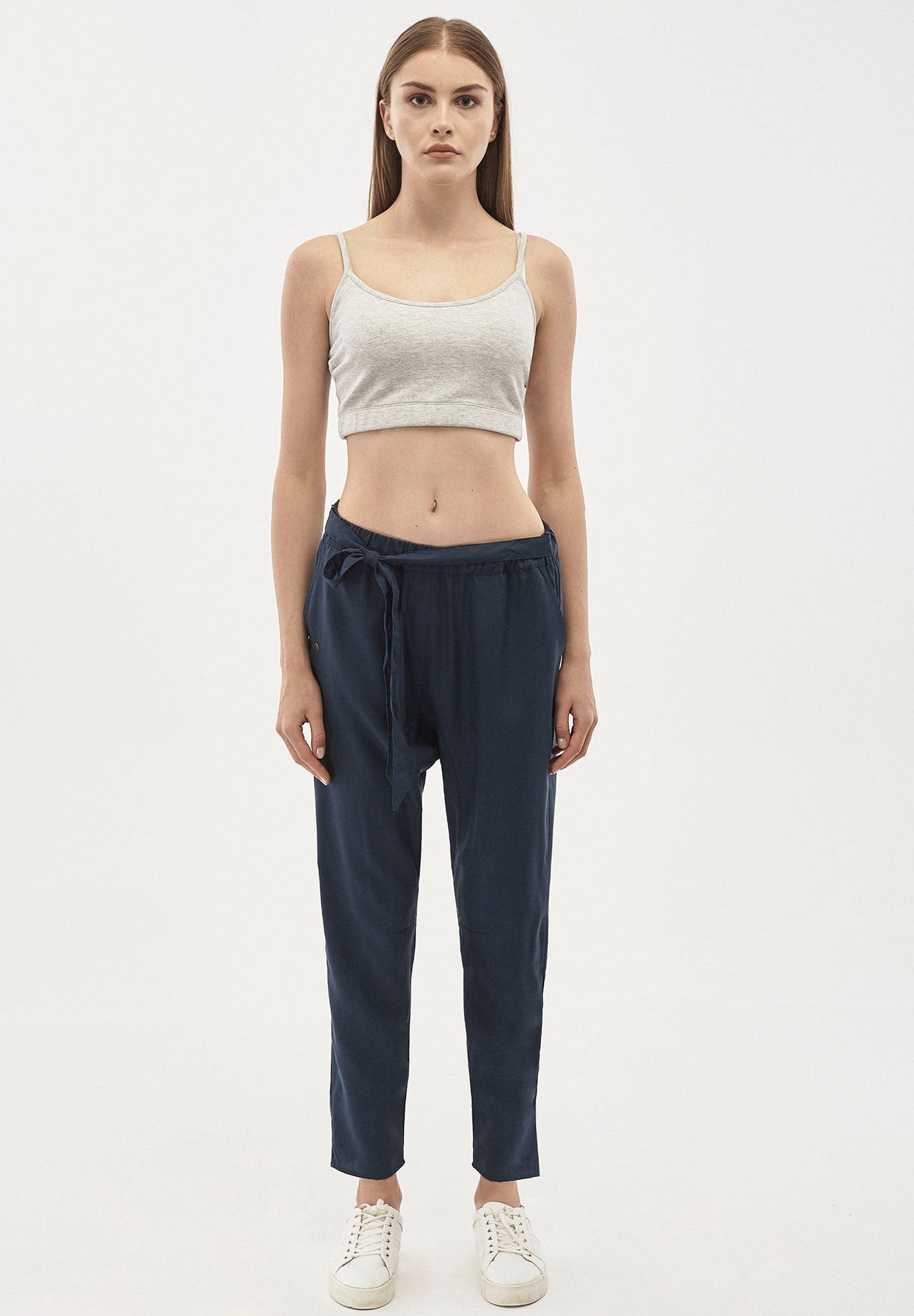 Hose aus TENCEL™ Lyocell mit Gürtel