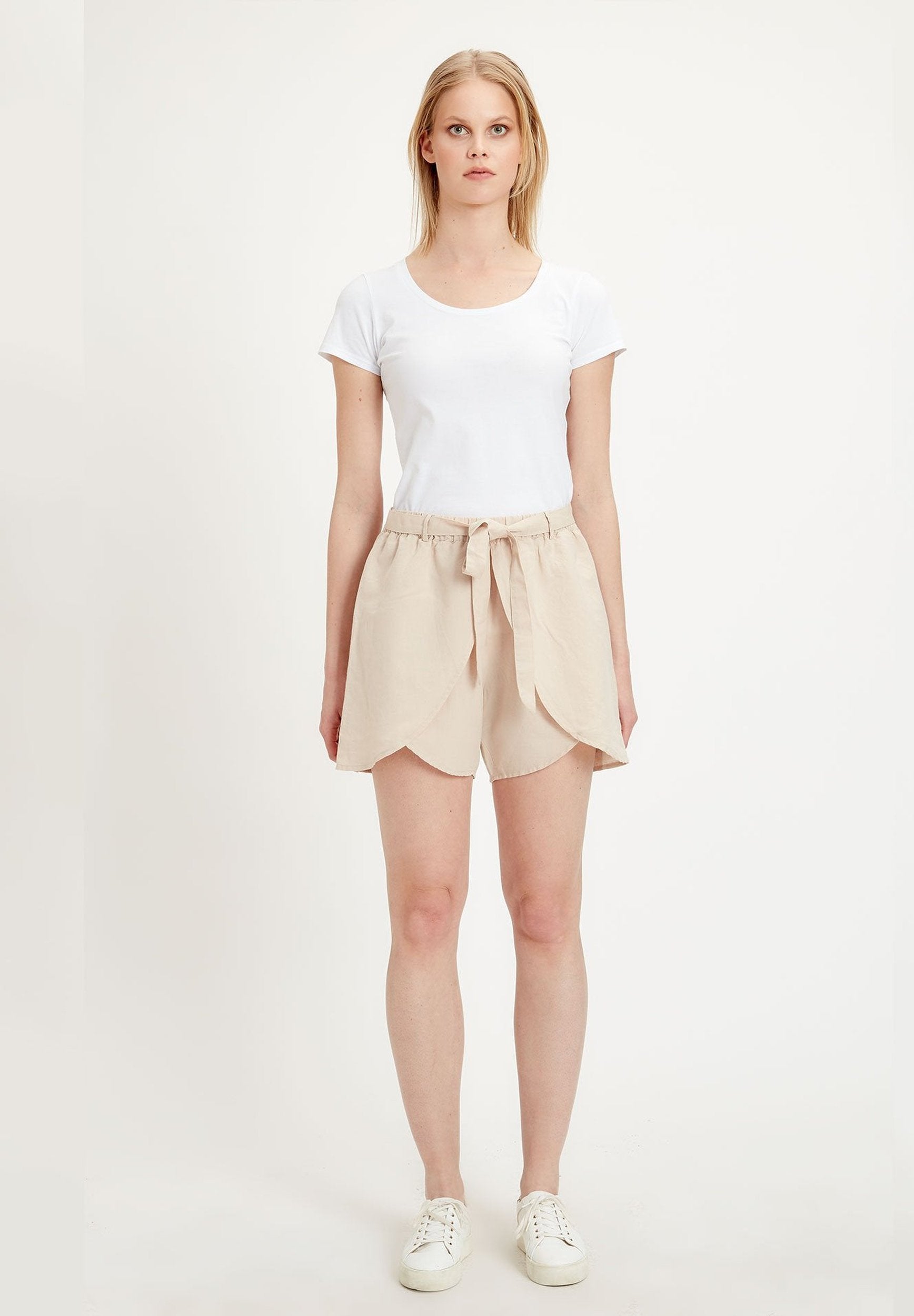 Shorts aus Leinen-Mix mit Bindegürtel