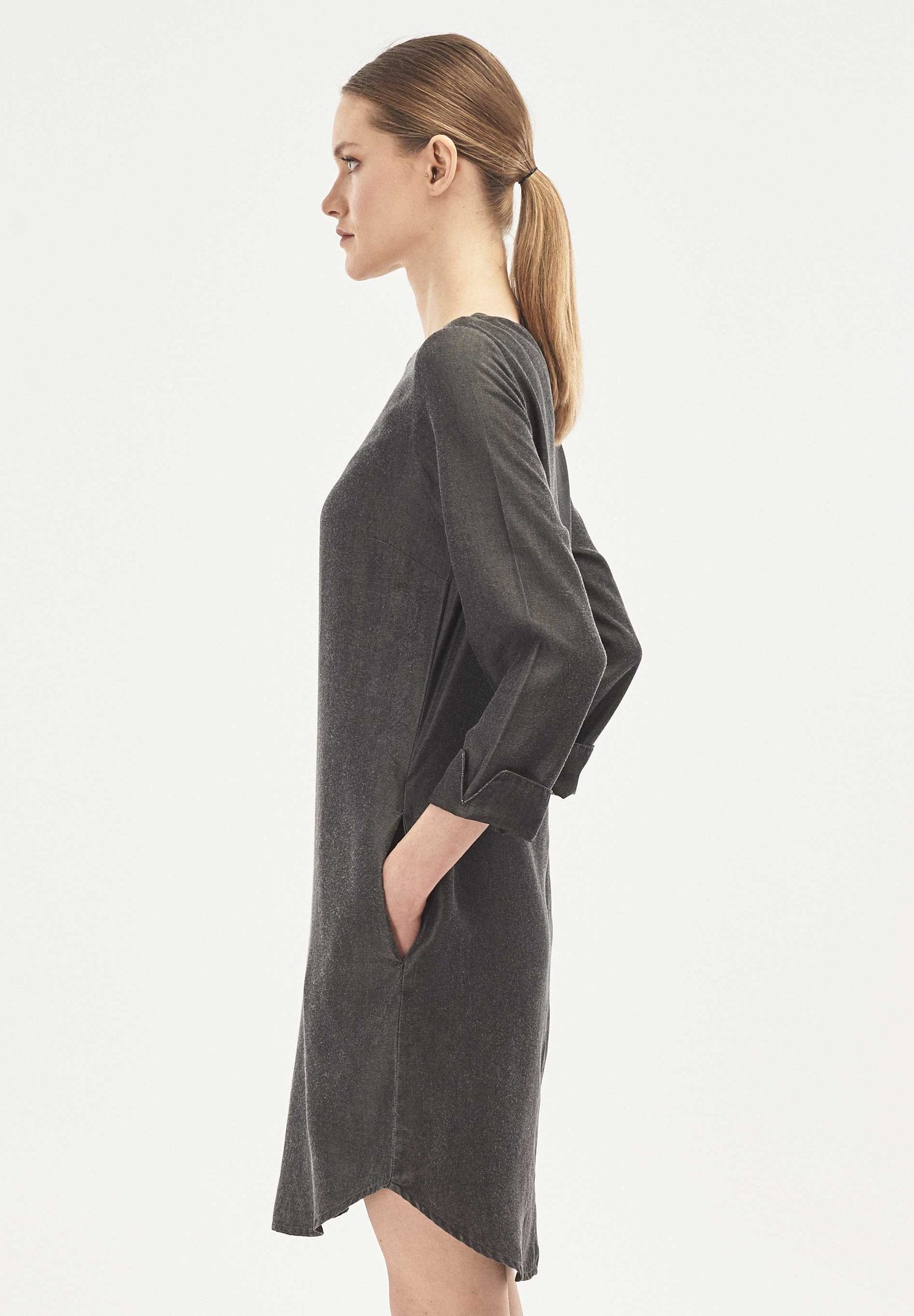 Kleid aus TENCEL™ Lyocell Denim mit seitlichen Eingrifftaschen