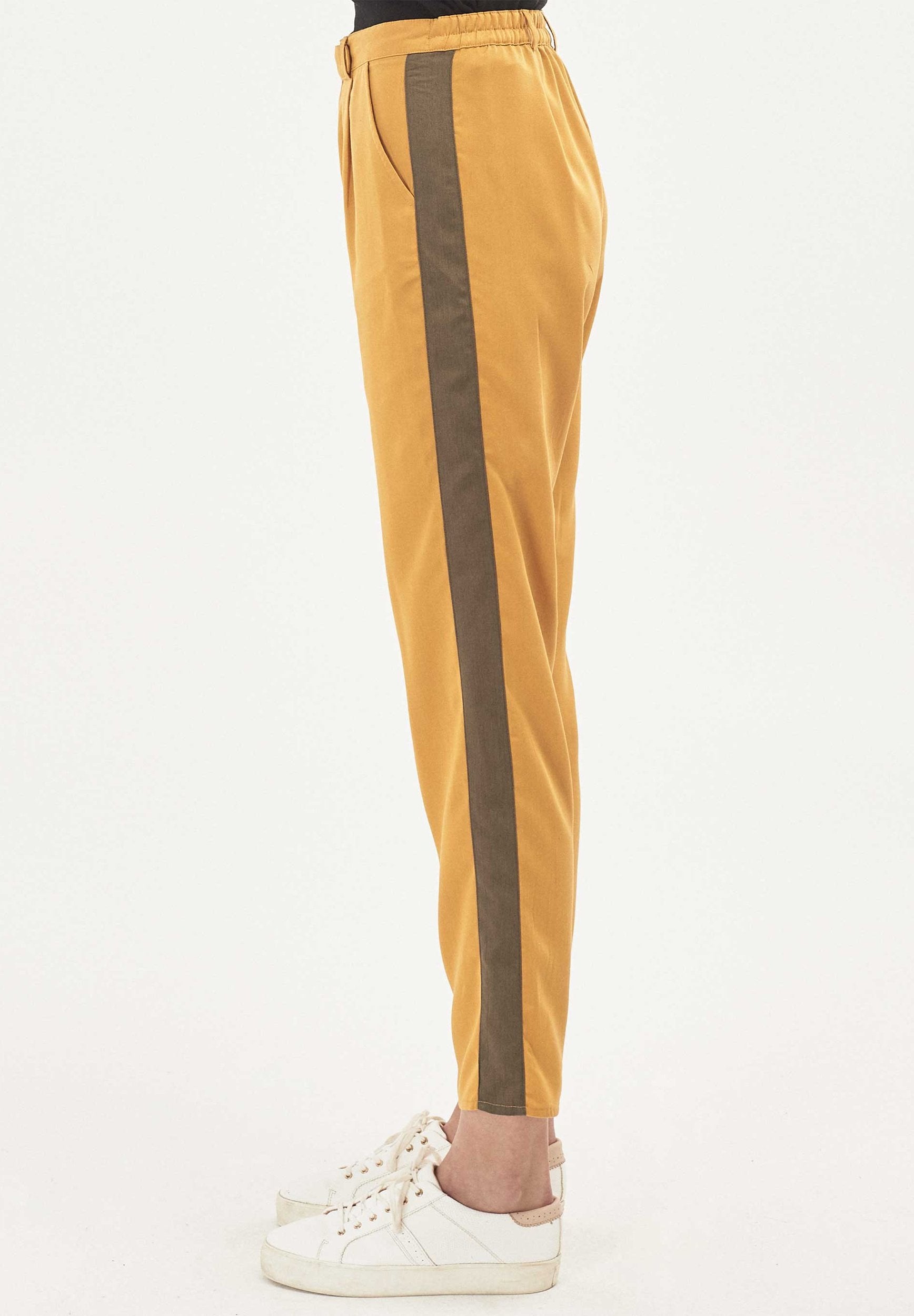 Hose aus TENCEL™ Lyocell mit seitlichen Tapestreifen