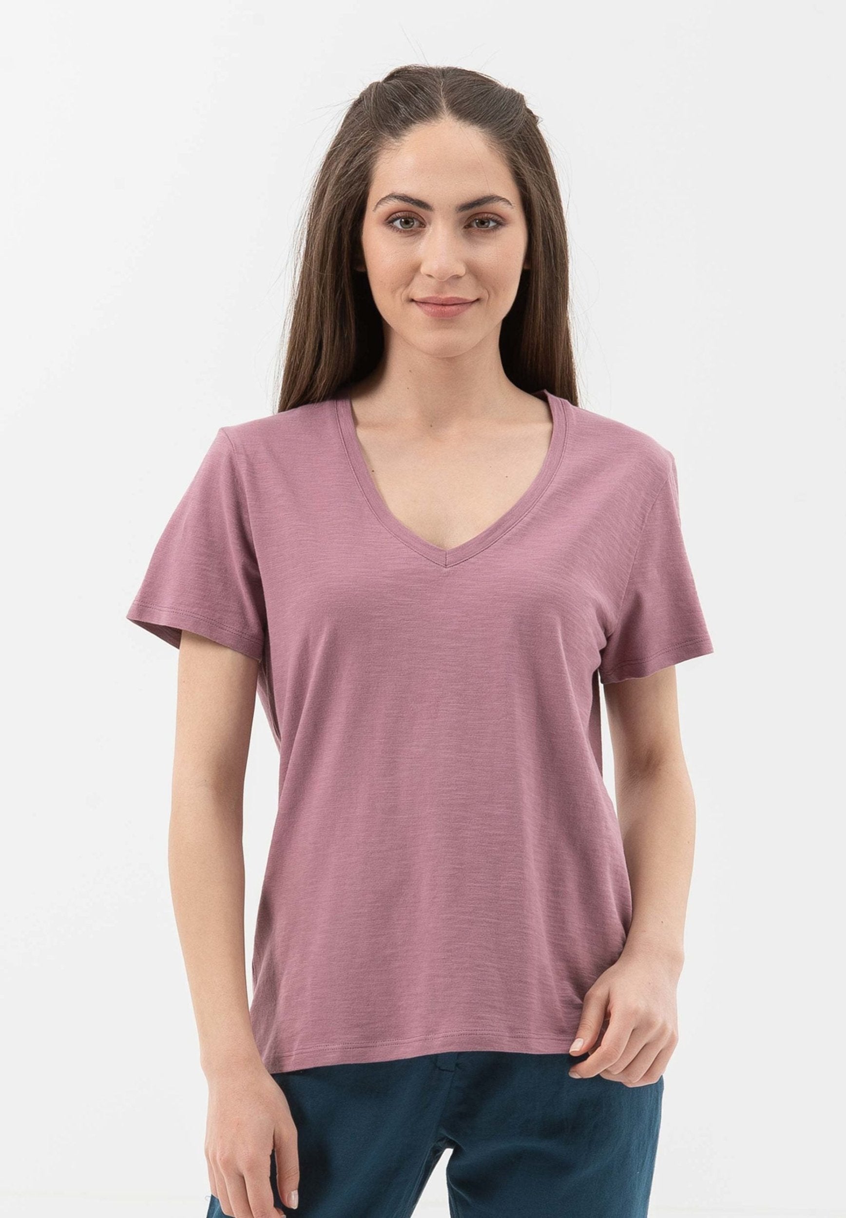 Basic T-Shirt aus Bio-Baumwolle mit V-Ausschnitt | Nachhaltige Damenmode