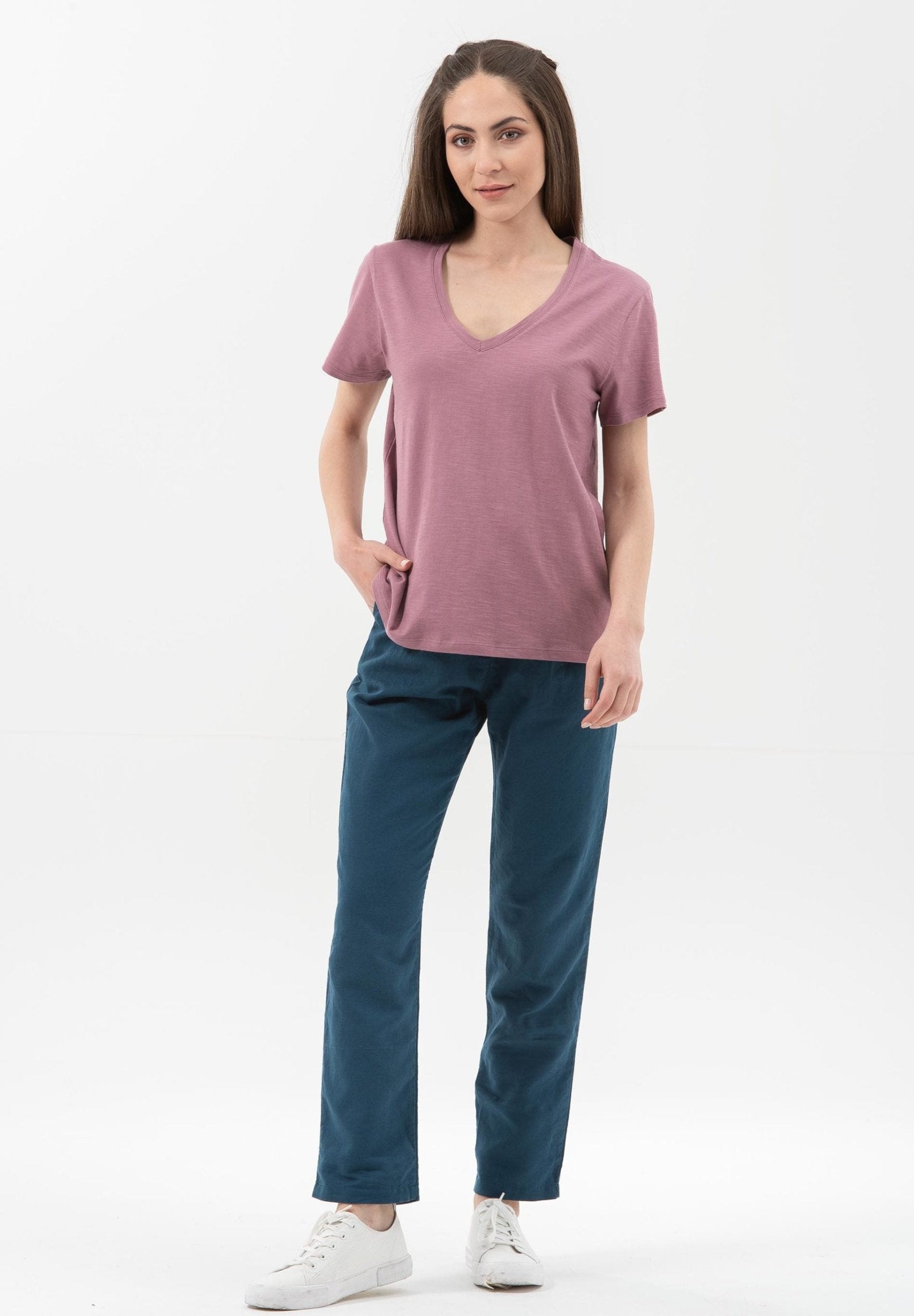 Basic T-Shirt aus Bio-Baumwolle mit V-Ausschnitt