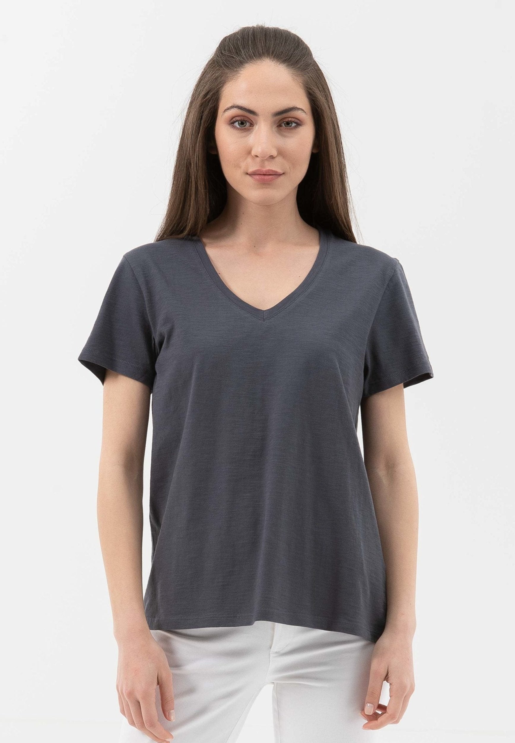 Basic T-Shirt aus Bio-Baumwolle mit V-Ausschnitt | Nachhaltige Damenmode