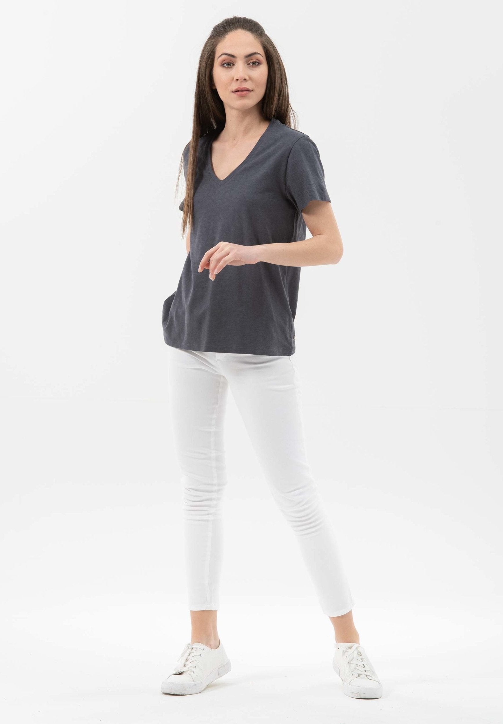 Basic T-Shirt aus Bio-Baumwolle mit V-Ausschnitt