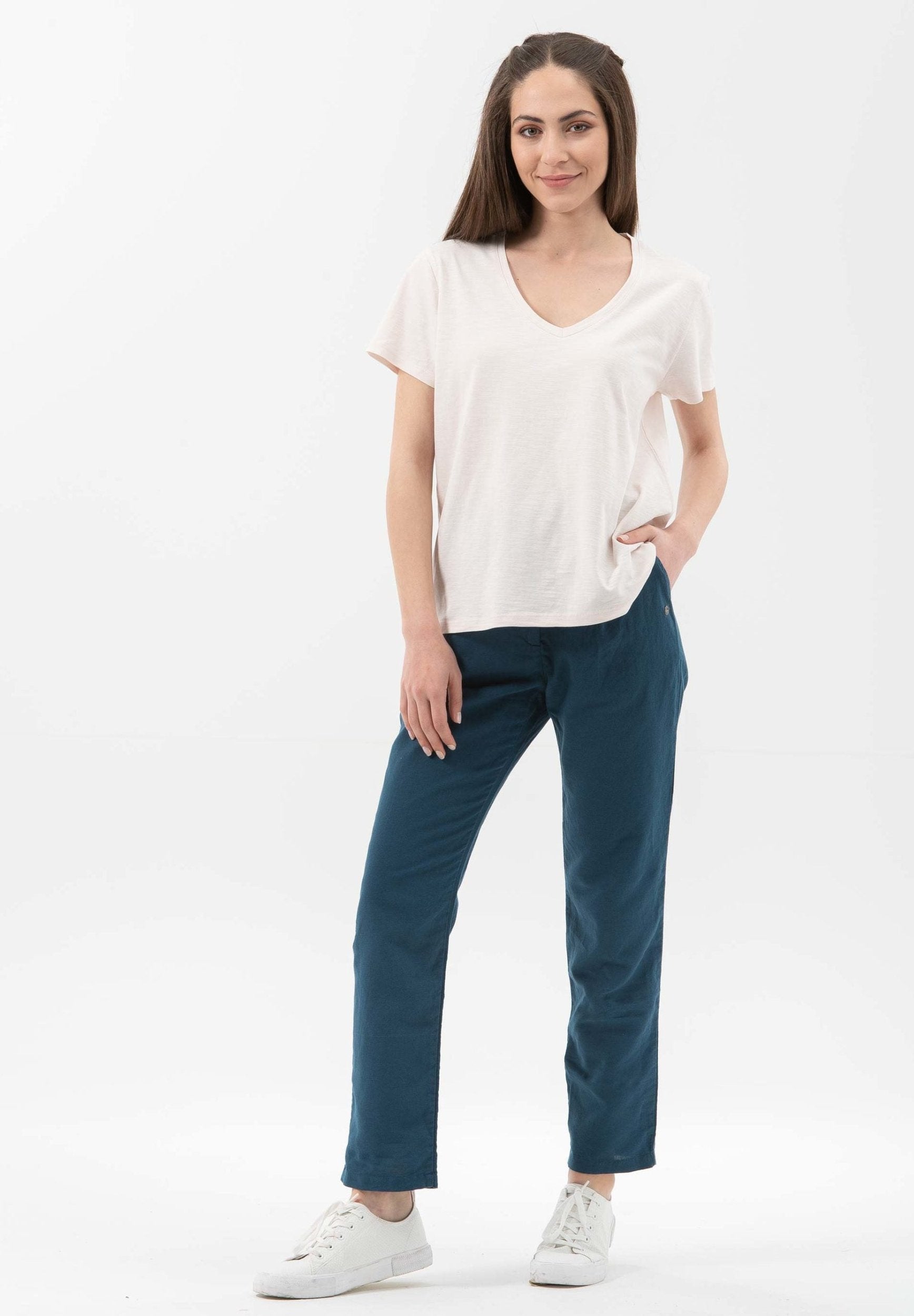 Basic T-Shirt aus Bio-Baumwolle mit V-Ausschnitt