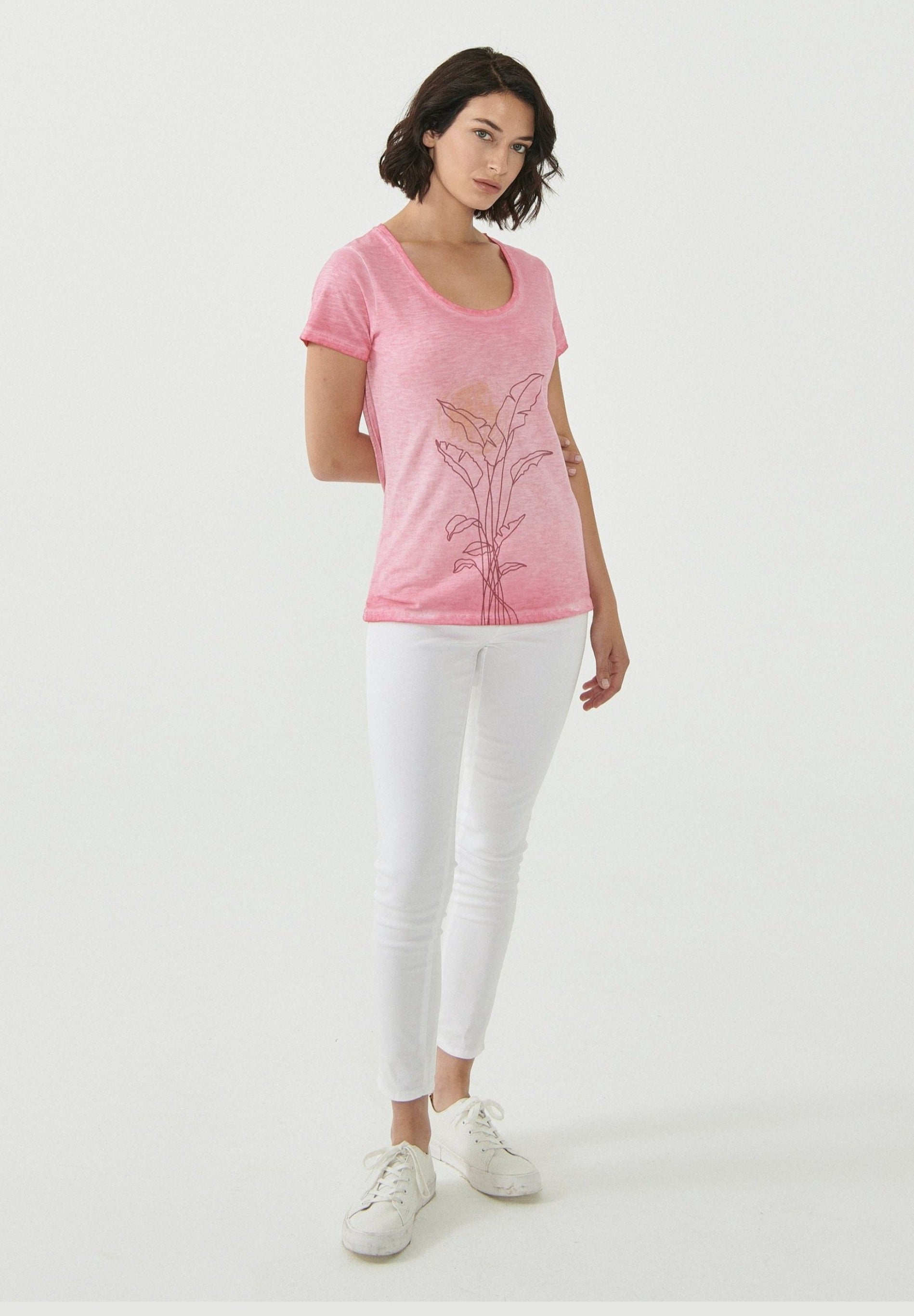 Garment Dyed T-Shirt aus Bio-Baumwolle mit Pflanzen-Print