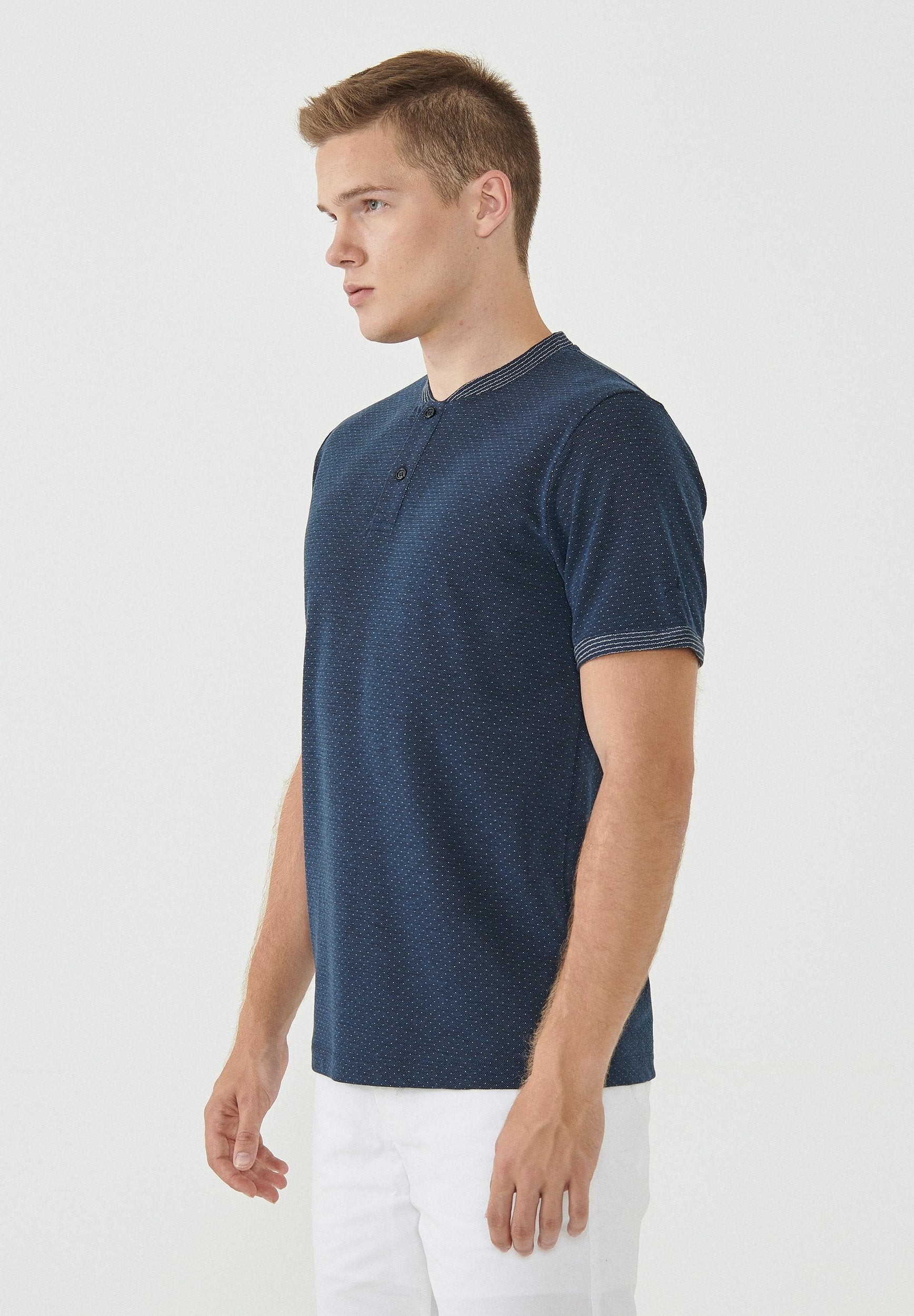 Henley-Shirt aus Bio-Baumwolle mit Punktmuster