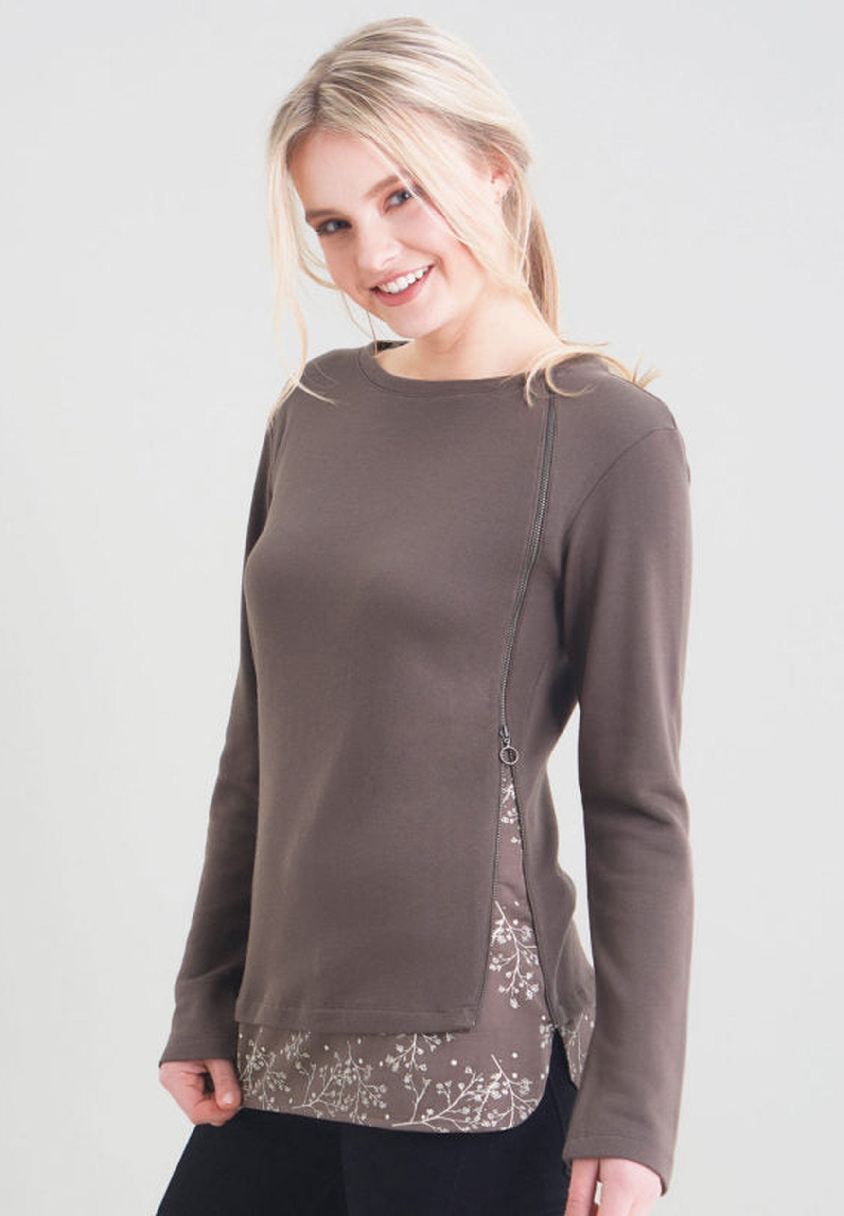 TENCEL™ Lyocell Langarmshirt mit angesetzten Kontrast Details am Saum