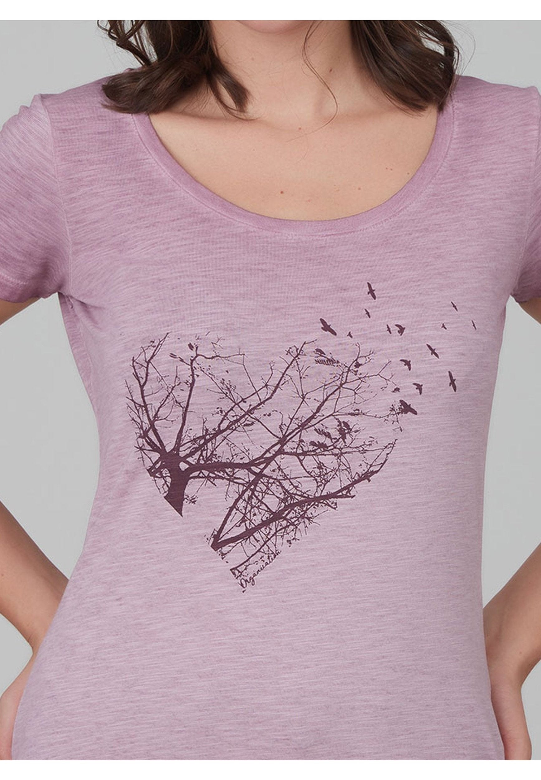Garment Dyed T-Shirt aus Bio-Baumwolle mit Herz-Print