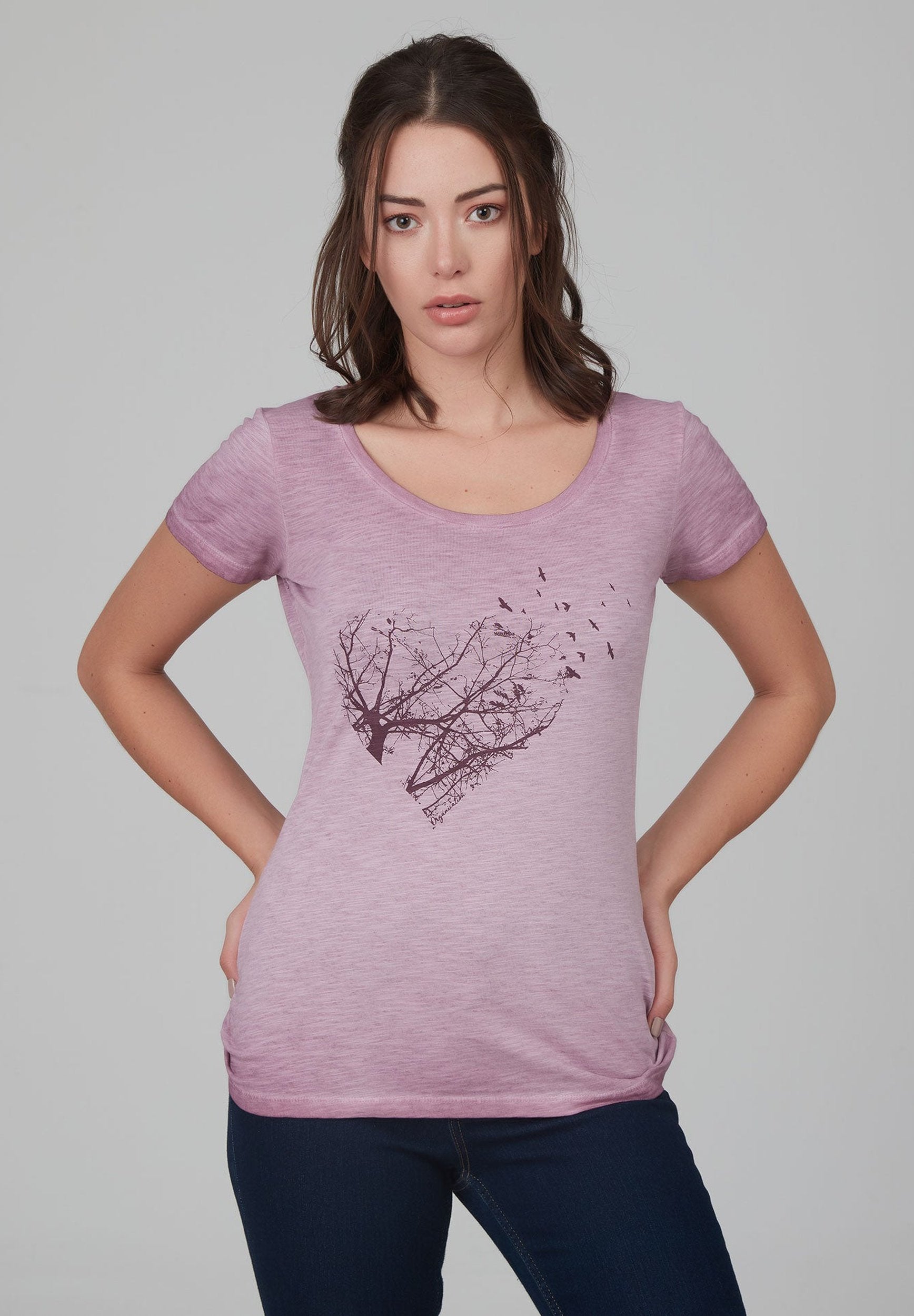 Garment Dyed T-Shirt aus Bio-Baumwolle mit Herz-Print