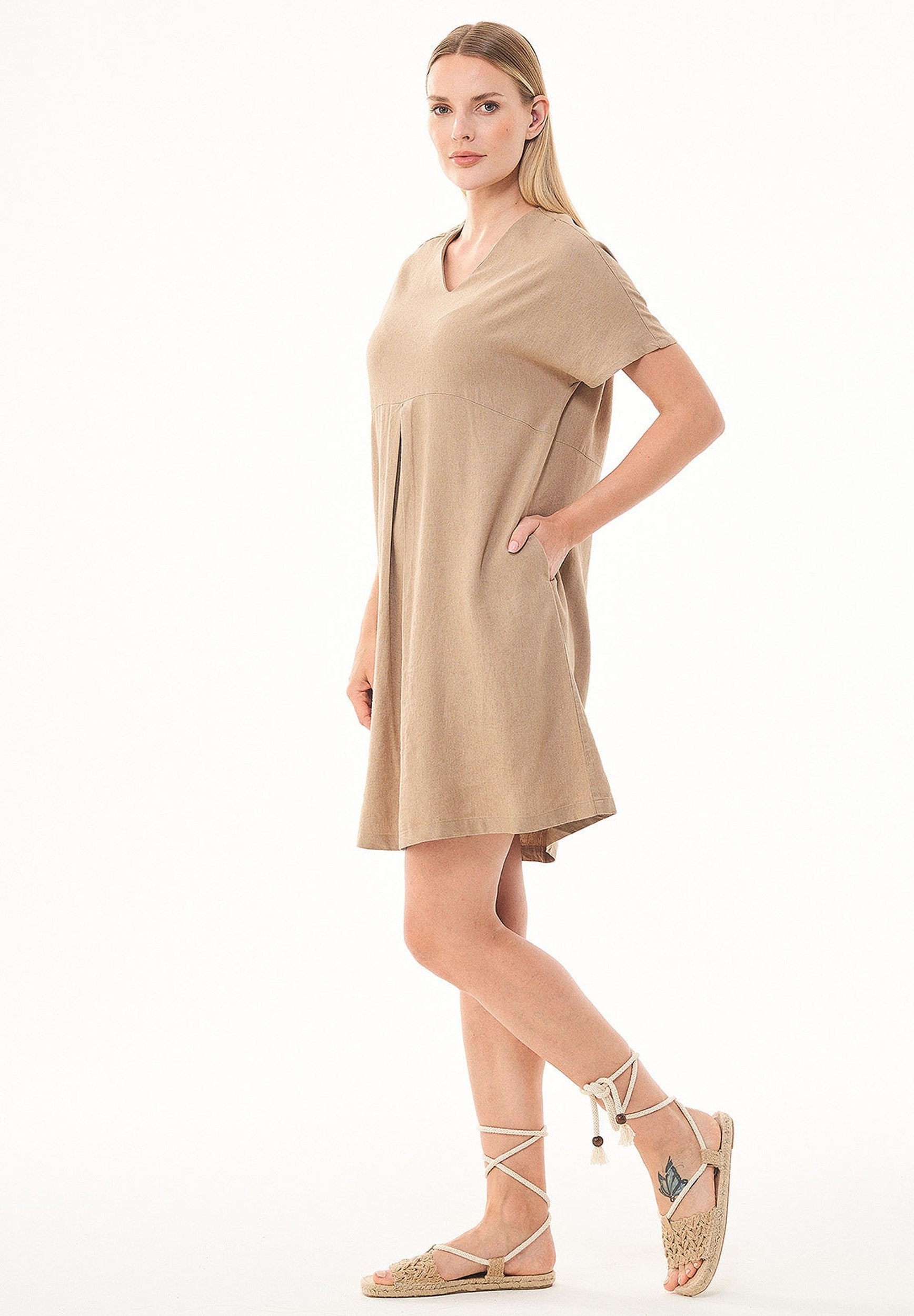 Kleid aus LENZING™ ECOVERO™ Viskose und Leinen